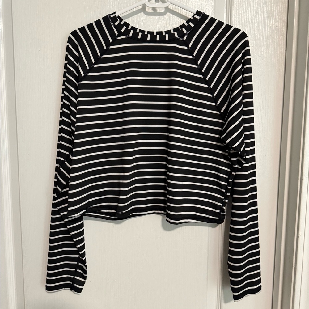 Kona Sol Black and White Cropped Long Sleeve Hoodie